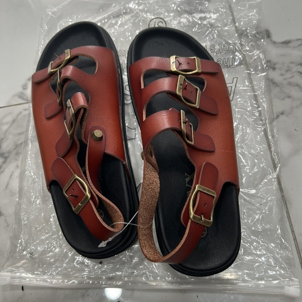 Source Unknown Red Brown Triple-Buckle Sandals - image 5